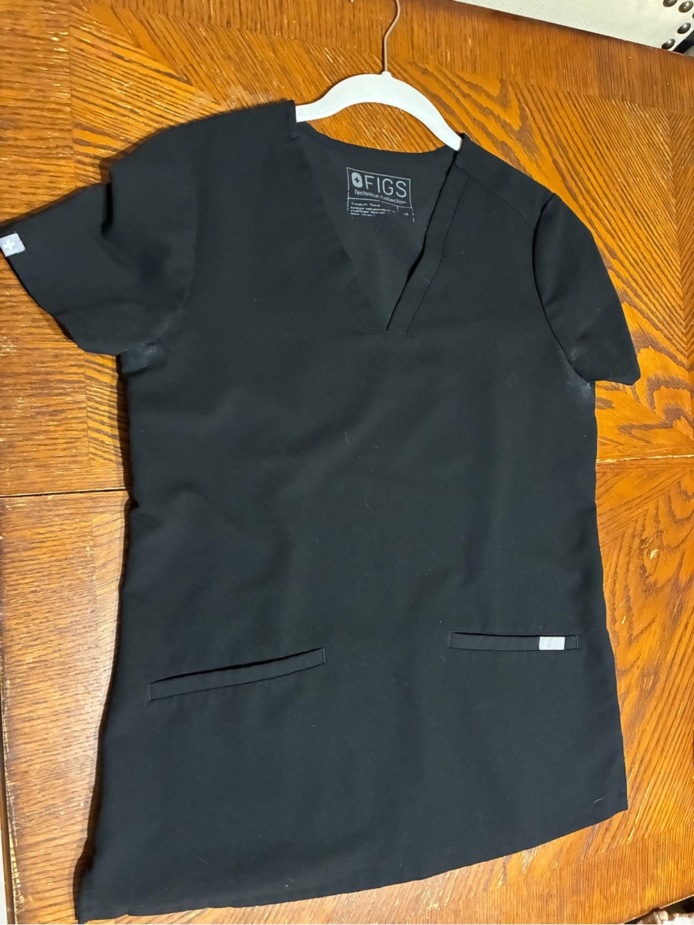 FIGS Women’s Black Short Sleeve V-Neck Scrub Top